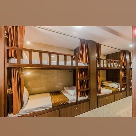Awesome Dormitory Male Only Mumbai Exterior foto