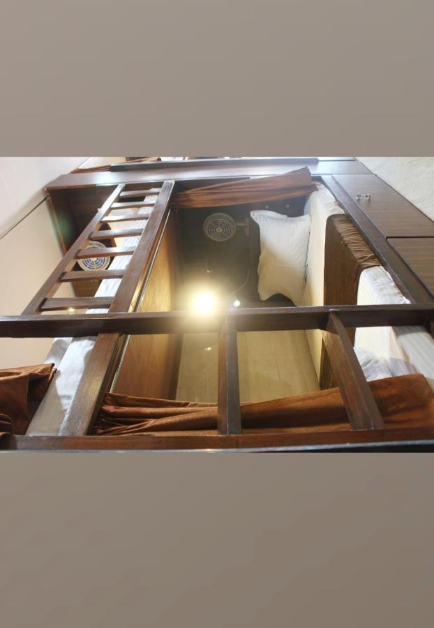 Awesome Dormitory Male Only Mumbai Exterior foto