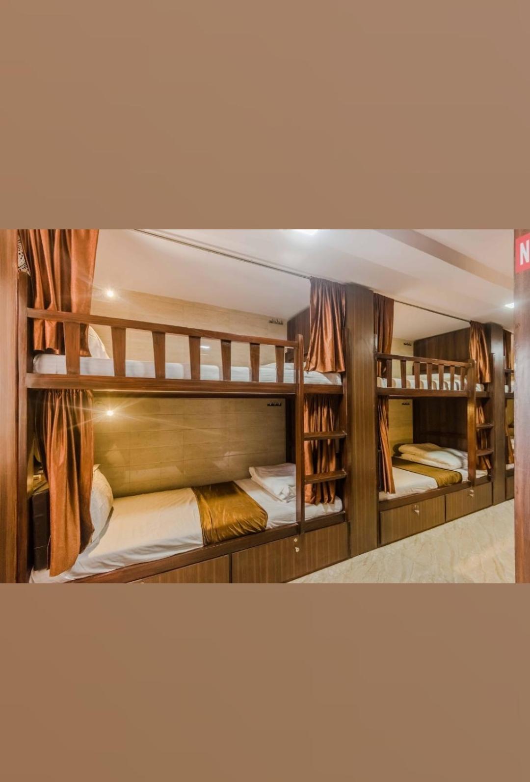 Awesome Dormitory Male Only Mumbai Exterior foto
