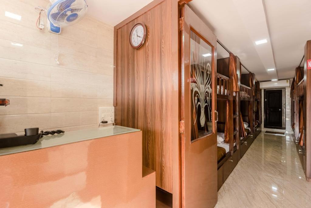 Awesome Dormitory Male Only Mumbai Exterior foto